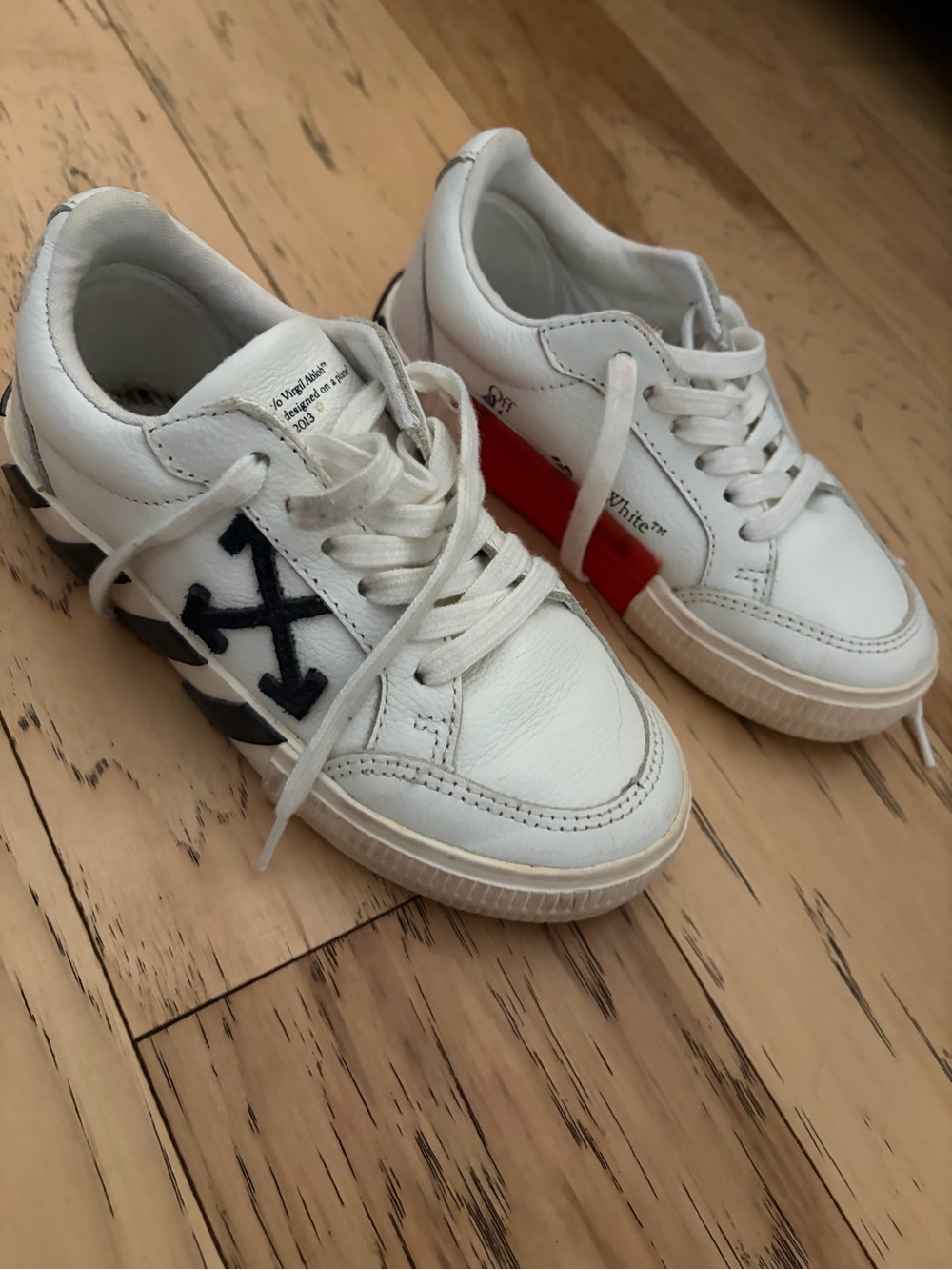 Off-White Kids White Leather Sneakers with Black Arrow and Red Strap